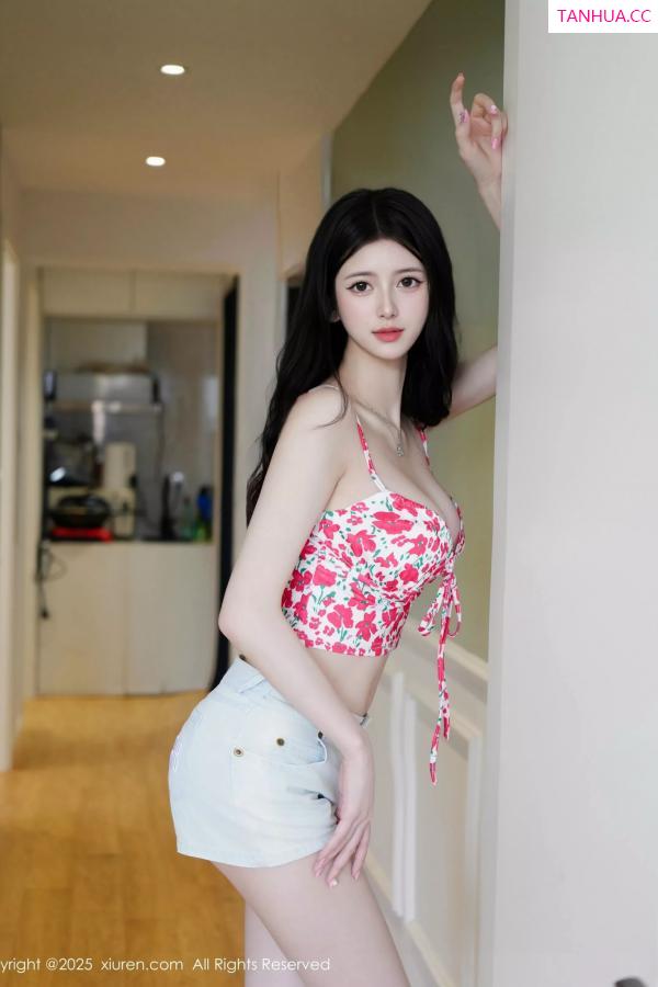   [XiuRen]高清写真图 2025.06.20 No.10442 白小蝶 超短牛仔裤第12张图片